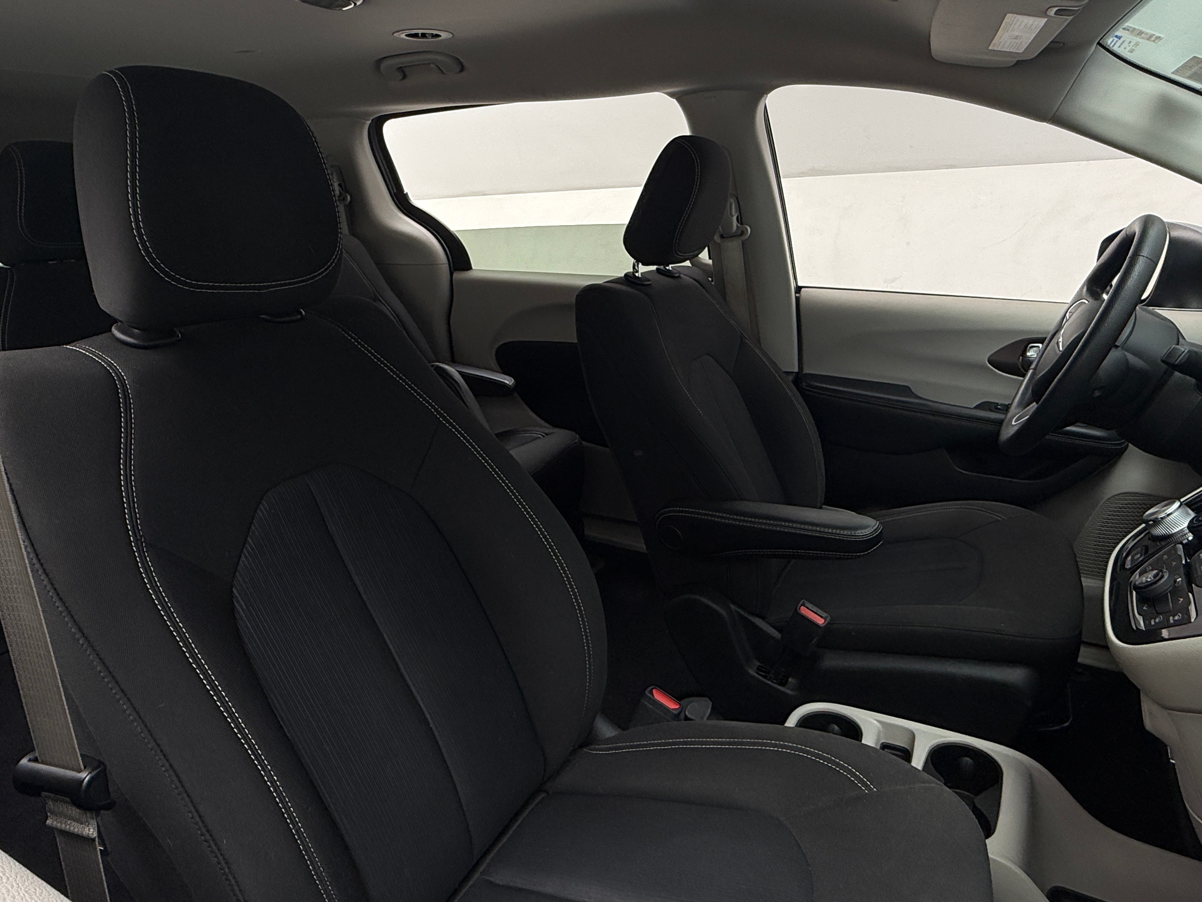 2020 Chrysler Voyager