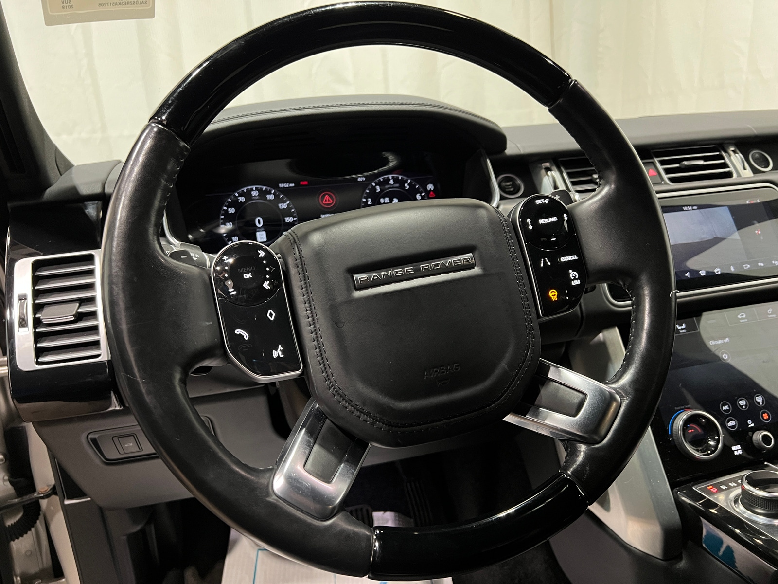 Thumbnail: 2019 Land Rover Range Rover - 4