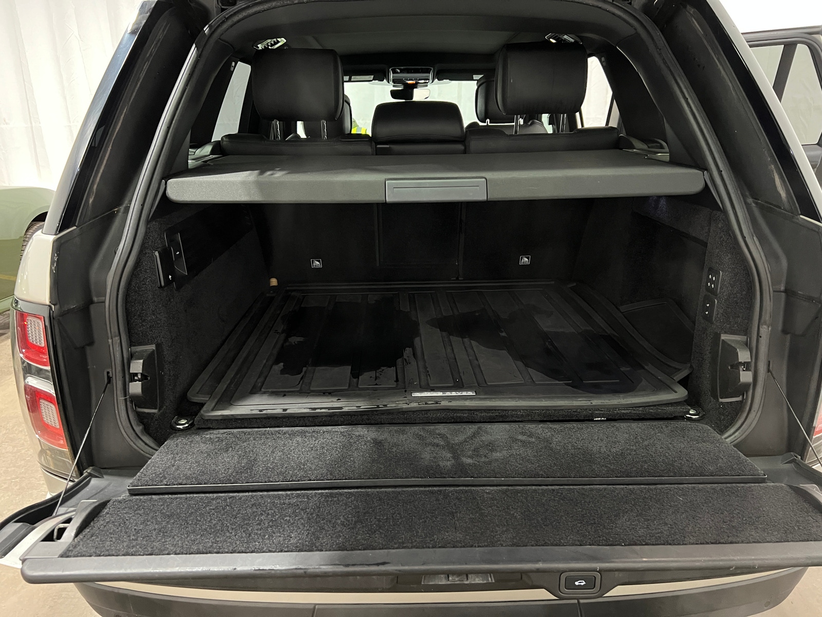 Thumbnail: 2019 Land Rover Range Rover - 6