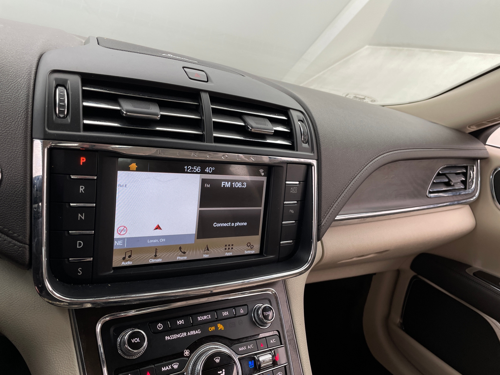 Thumbnail: 2018 Lincoln Continental - 3