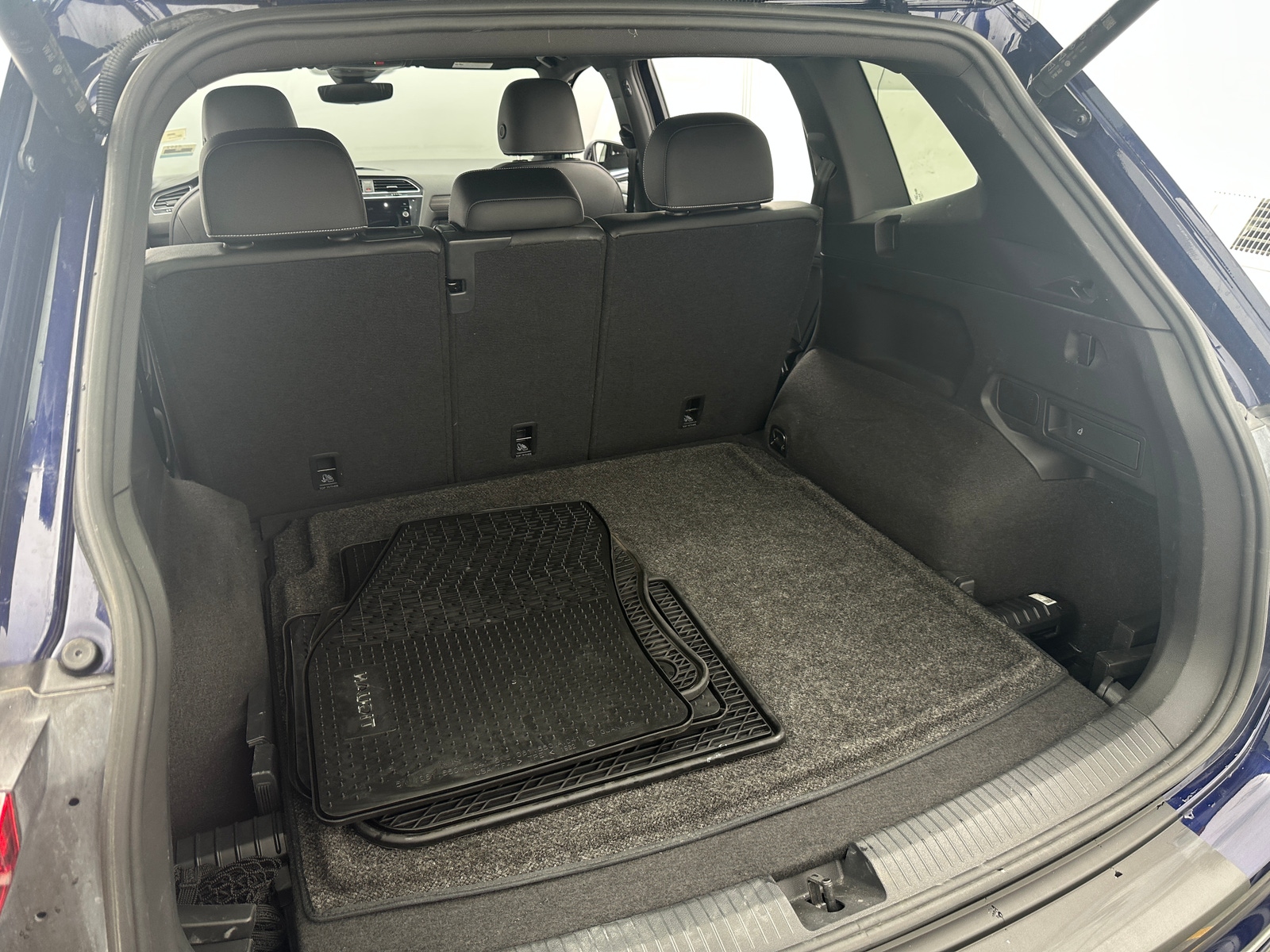 Thumbnail: 2023 Volkswagen Tiguan - 6