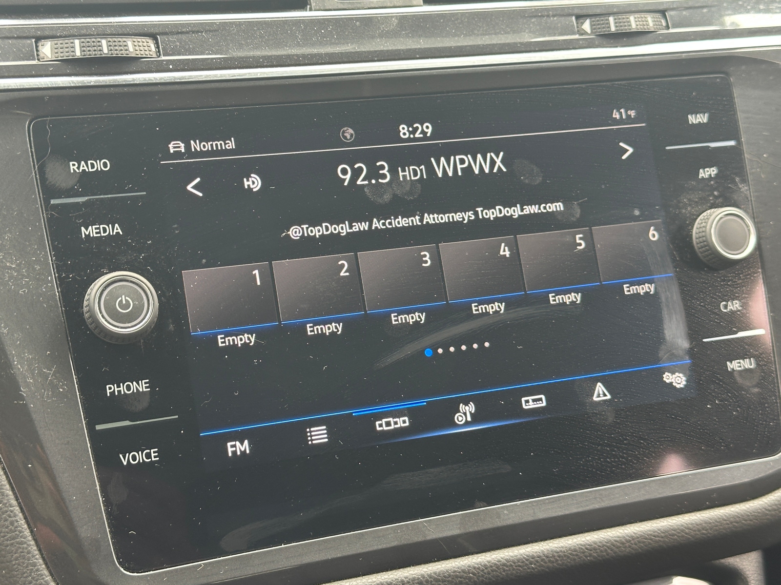 Thumbnail: 2023 Volkswagen Tiguan - 3