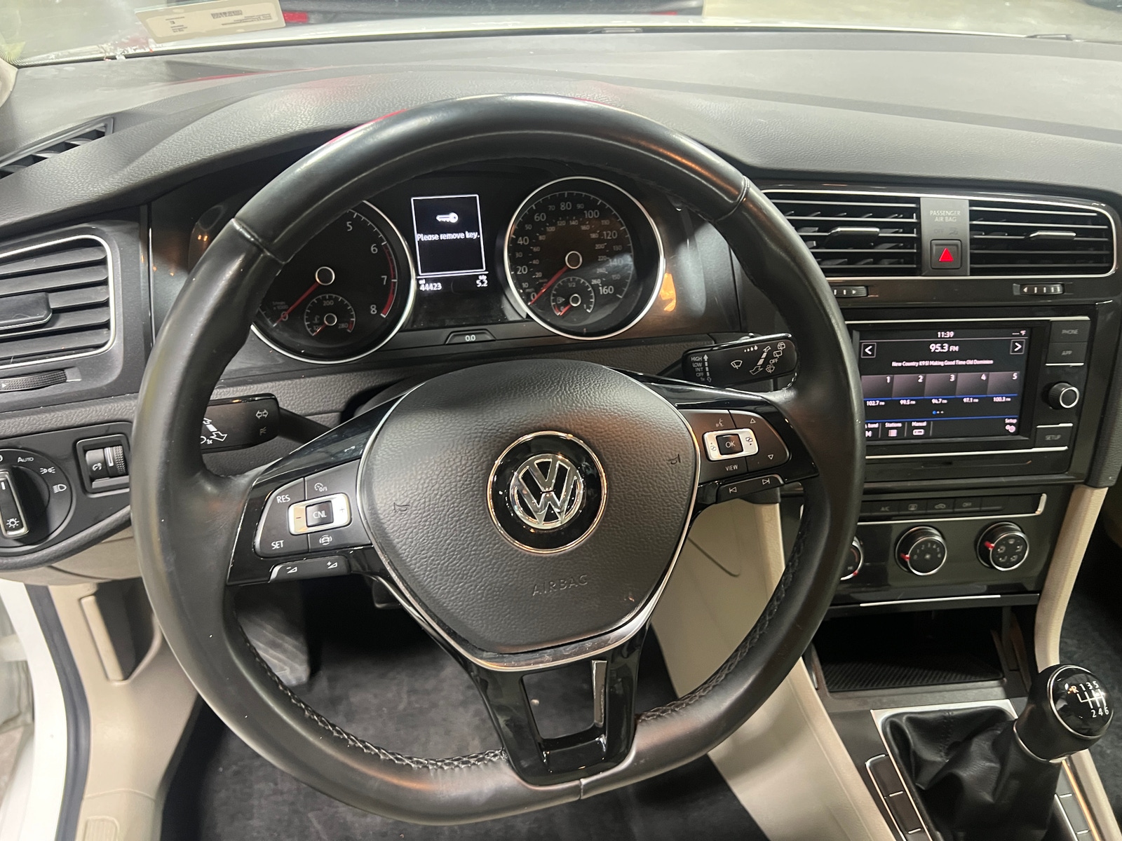 Thumbnail: 2019 Volkswagen e-Golf - 5