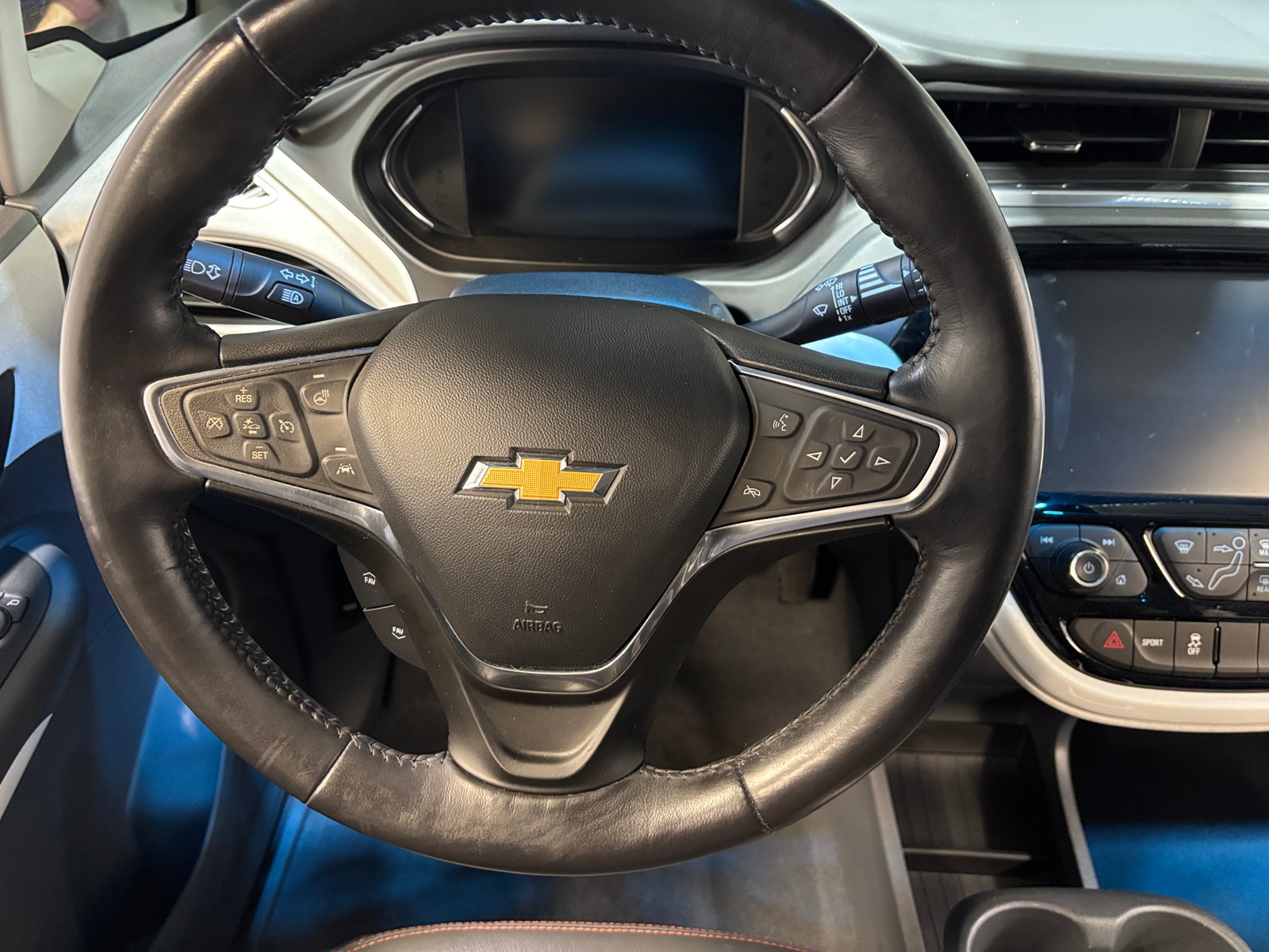 Thumbnail: 2017 Chevrolet Bolt EV - 4