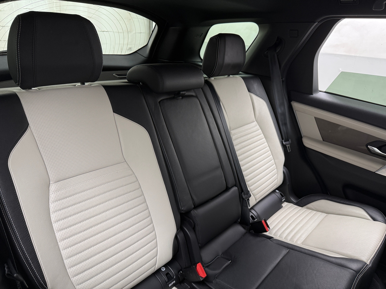 Thumbnail: 2020 Land Rover Discovery Sport - 5