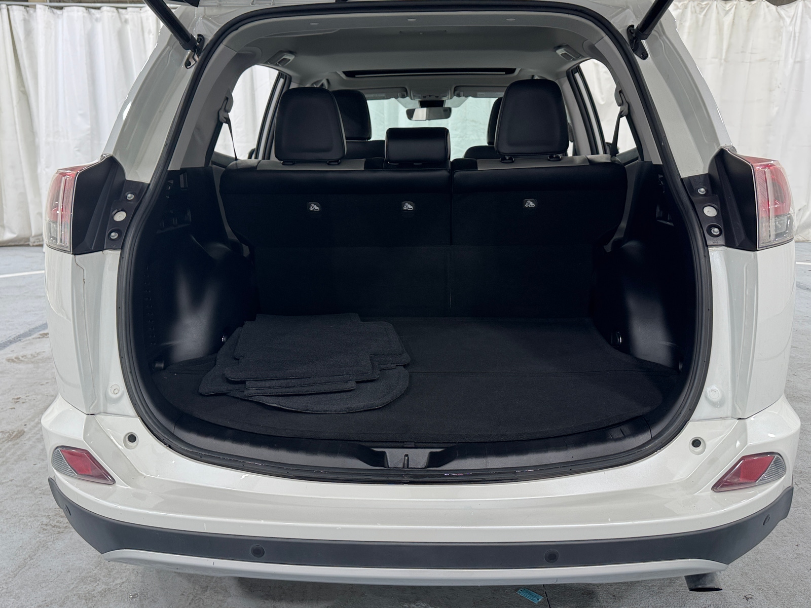 Thumbnail: 2016 Toyota RAV4 - 6