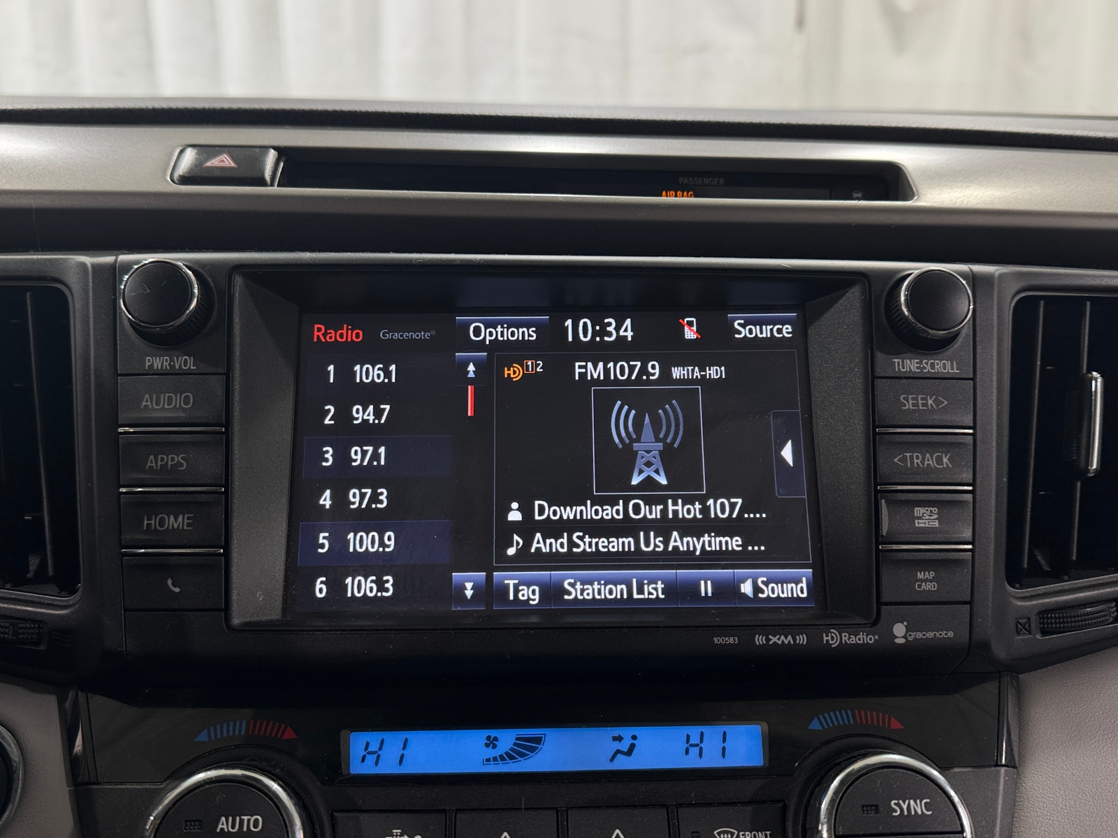 Thumbnail: 2016 Toyota RAV4 - 3