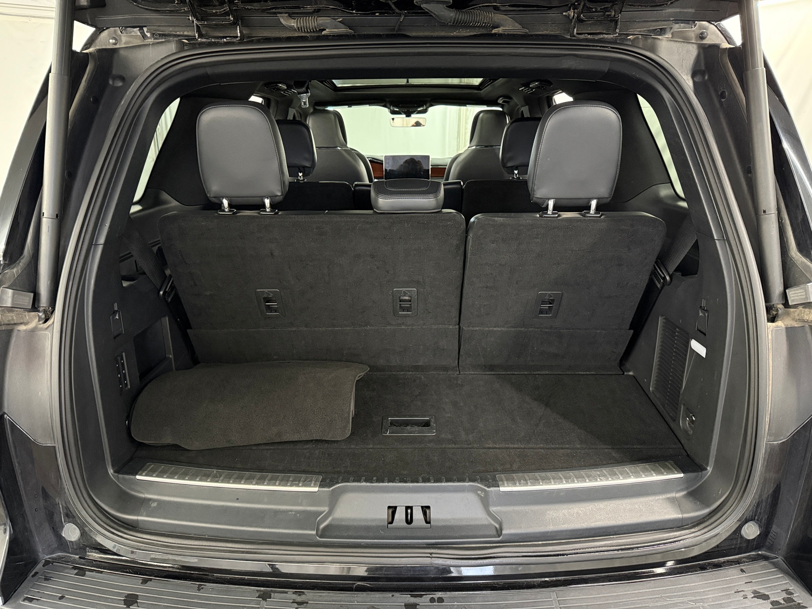 Thumbnail: 2024 Lincoln Navigator - 6