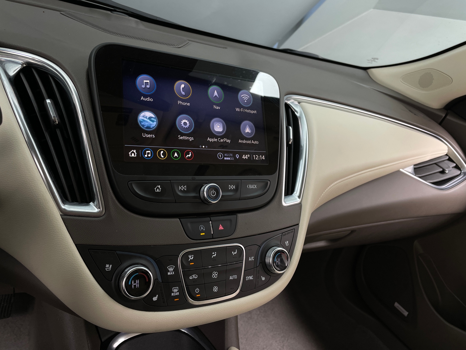 Thumbnail: 2024 Chevrolet Malibu - 3