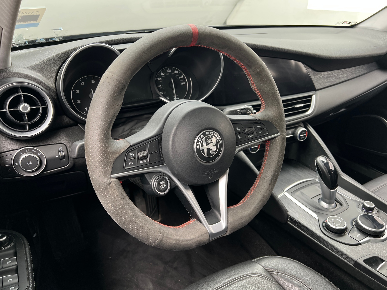 Thumbnail: 2018 Alfa Romeo Giulia - 4