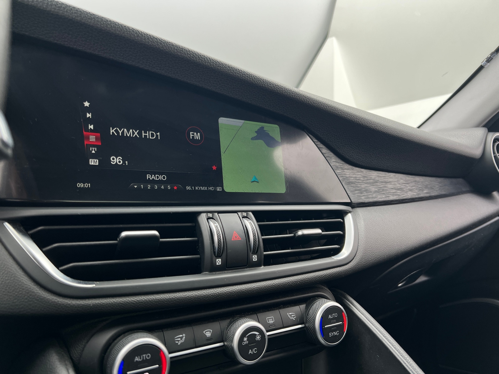 Thumbnail: 2018 Alfa Romeo Giulia - 3