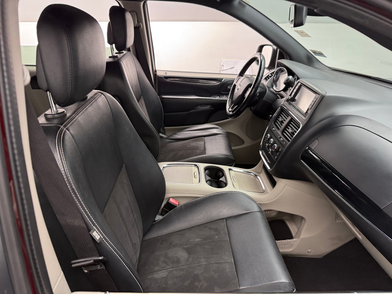 Thumbnail: 2020 Dodge Grand Caravan - 2