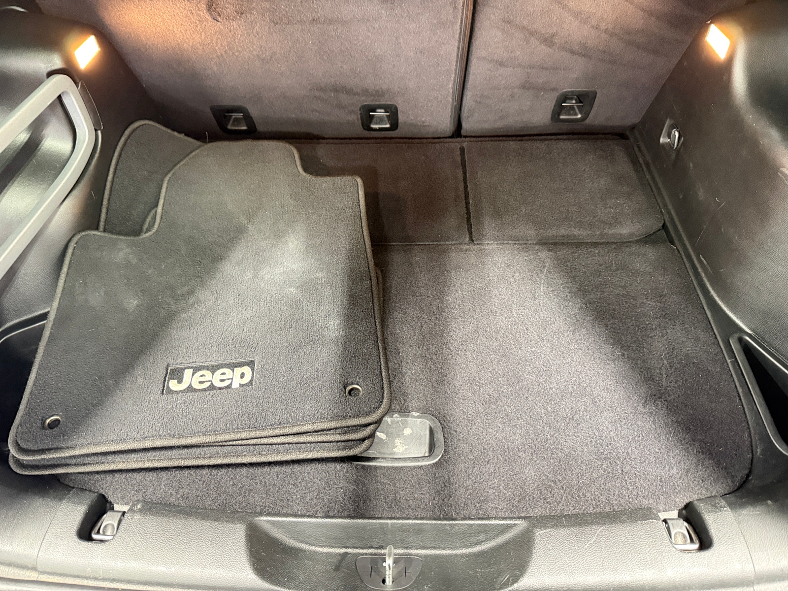 Thumbnail: 2018 Jeep Cherokee - 7