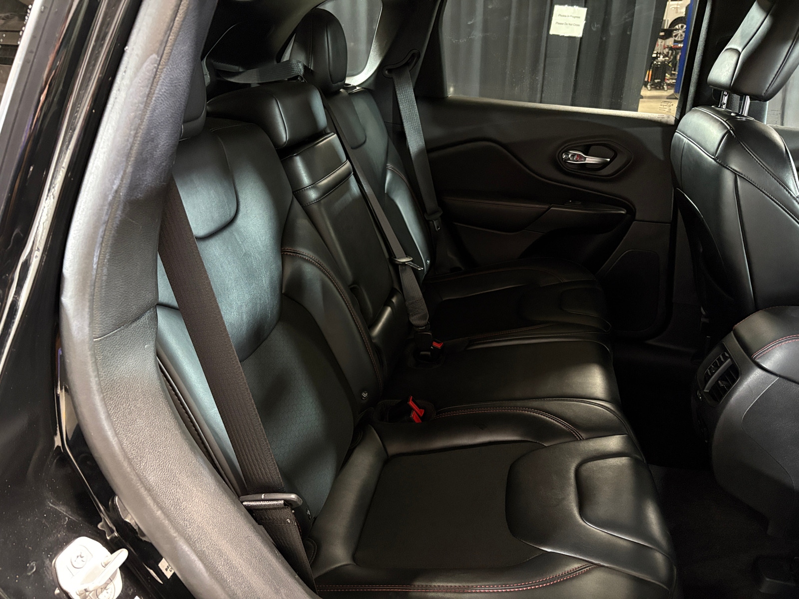 Thumbnail: 2019 Jeep Cherokee - 6