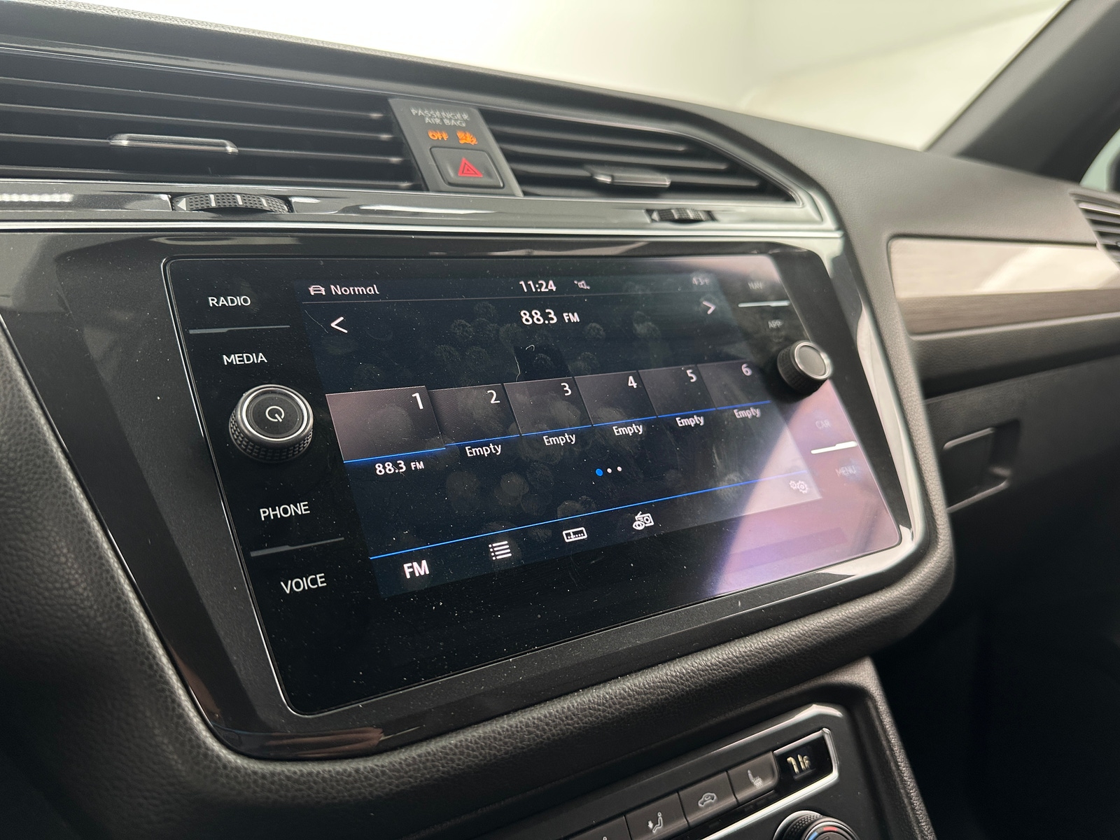 Thumbnail: 2019 Volkswagen Tiguan - 4