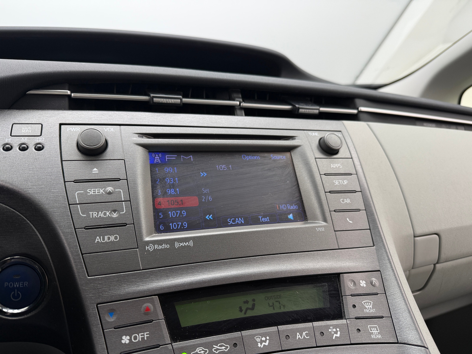 Thumbnail: 2015 Toyota Prius - 4