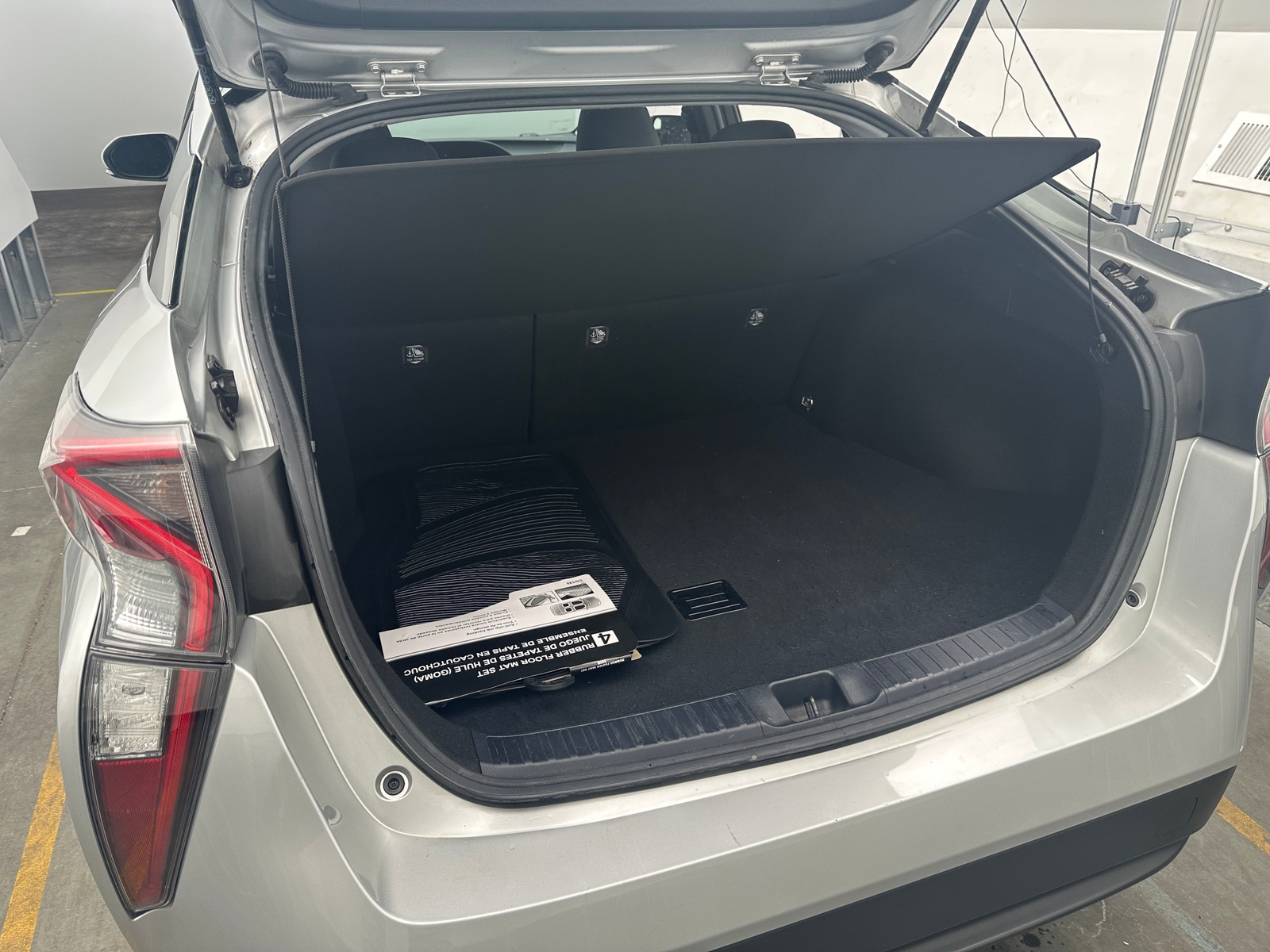 Thumbnail: 2016 Toyota Prius - 7