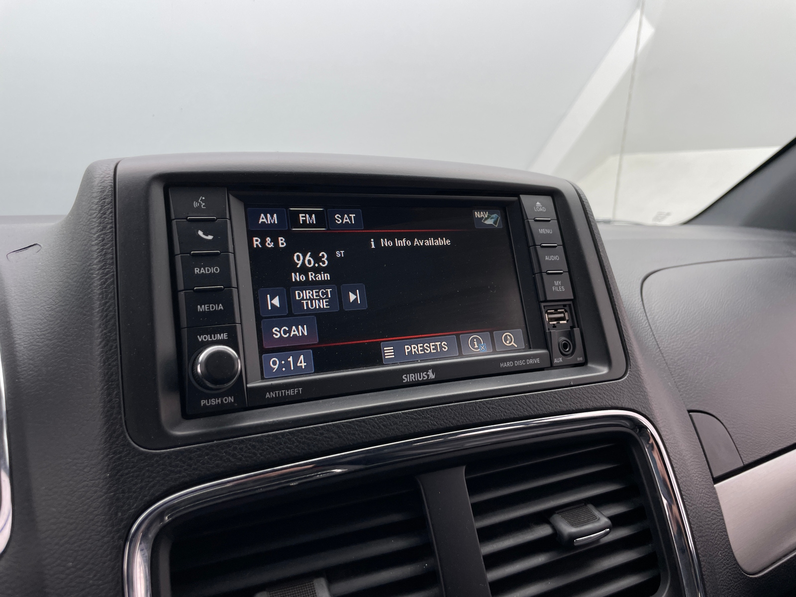 Thumbnail: 2017 Dodge Grand Caravan - 3