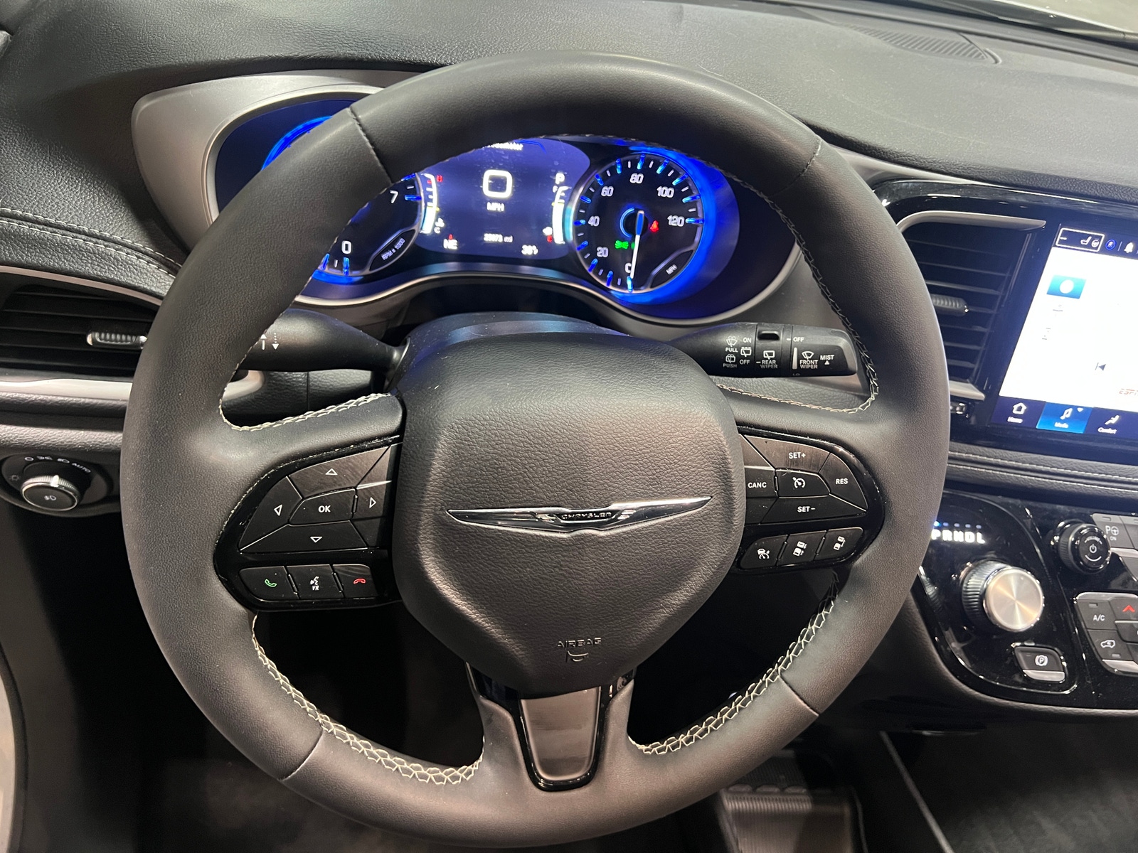 Thumbnail: 2023 Chrysler Pacifica - 4