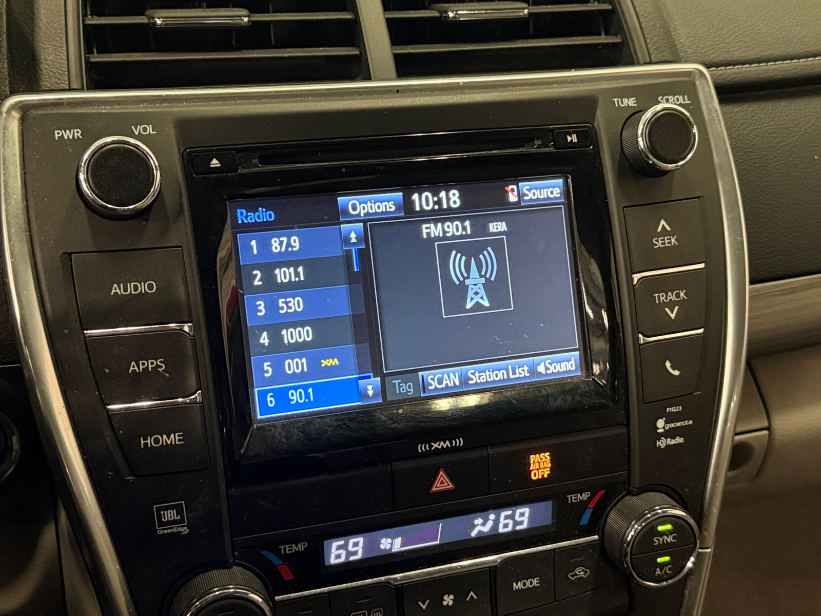 Thumbnail: 2017 Toyota Camry - 3