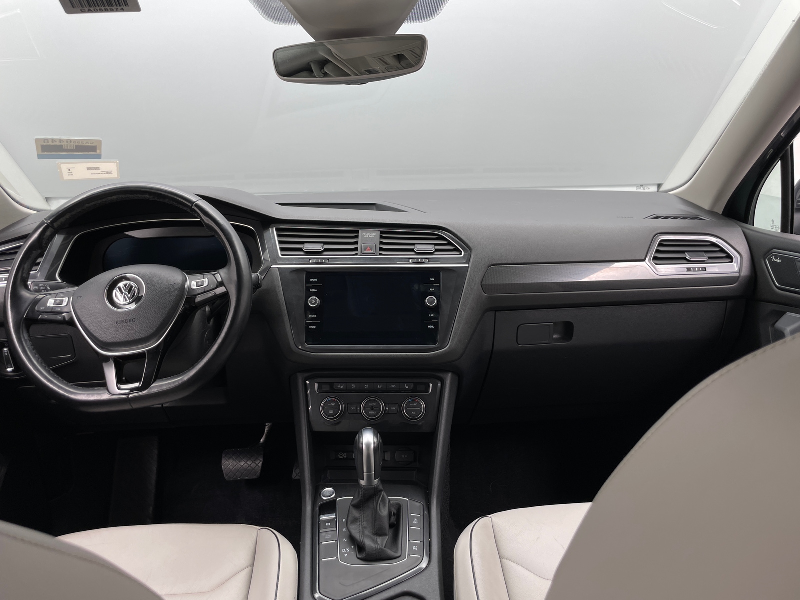 Thumbnail: 2018 Volkswagen Tiguan - 2