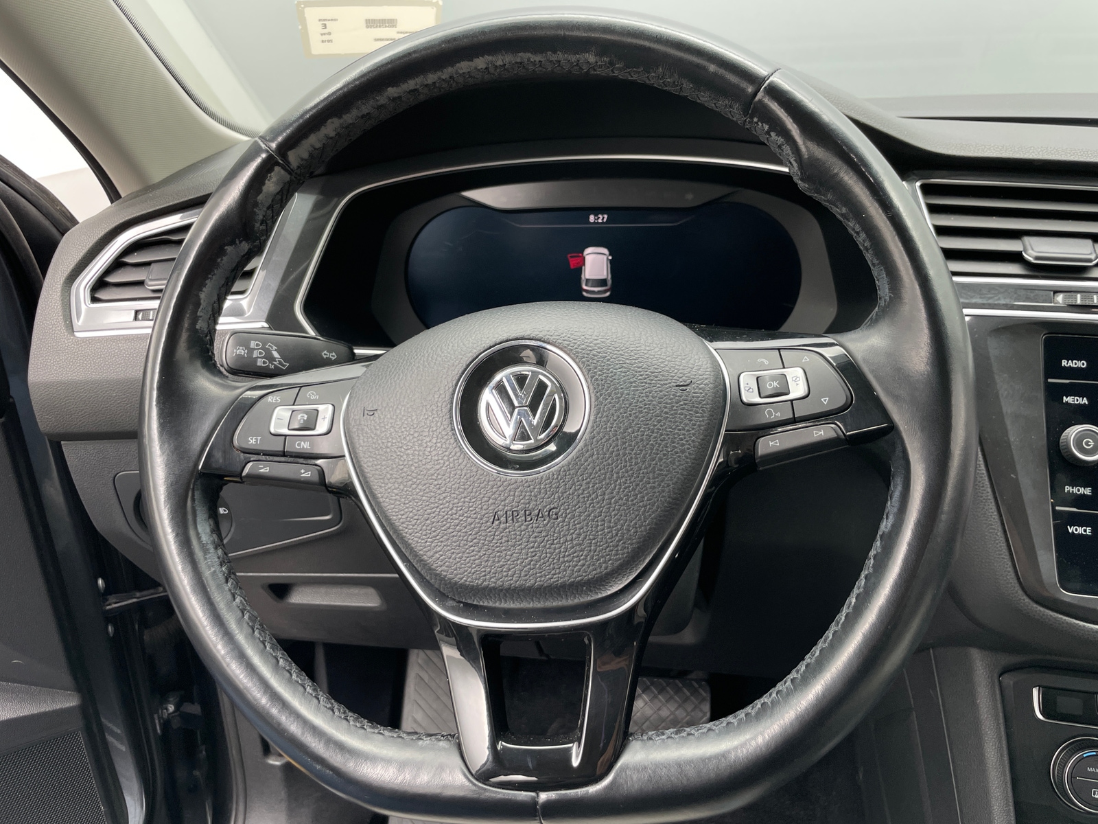 Thumbnail: 2018 Volkswagen Tiguan - 4