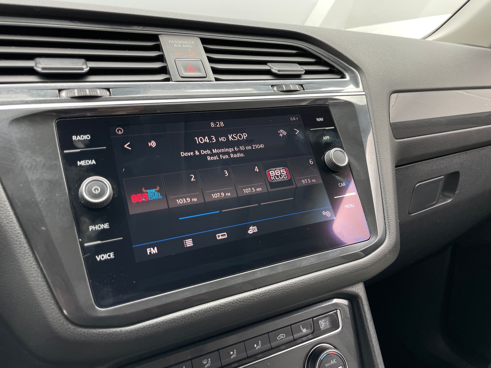 Thumbnail: 2018 Volkswagen Tiguan - 3