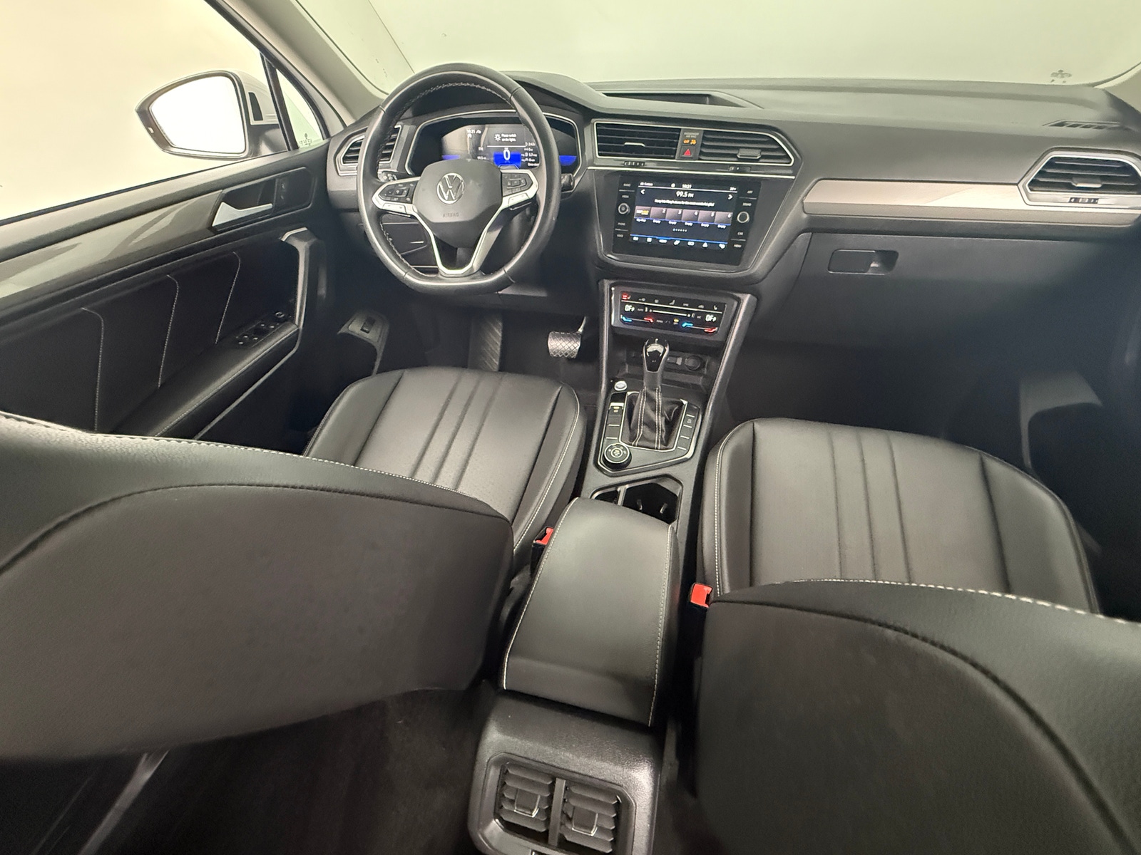 Thumbnail: 2024 Volkswagen Tiguan - 3