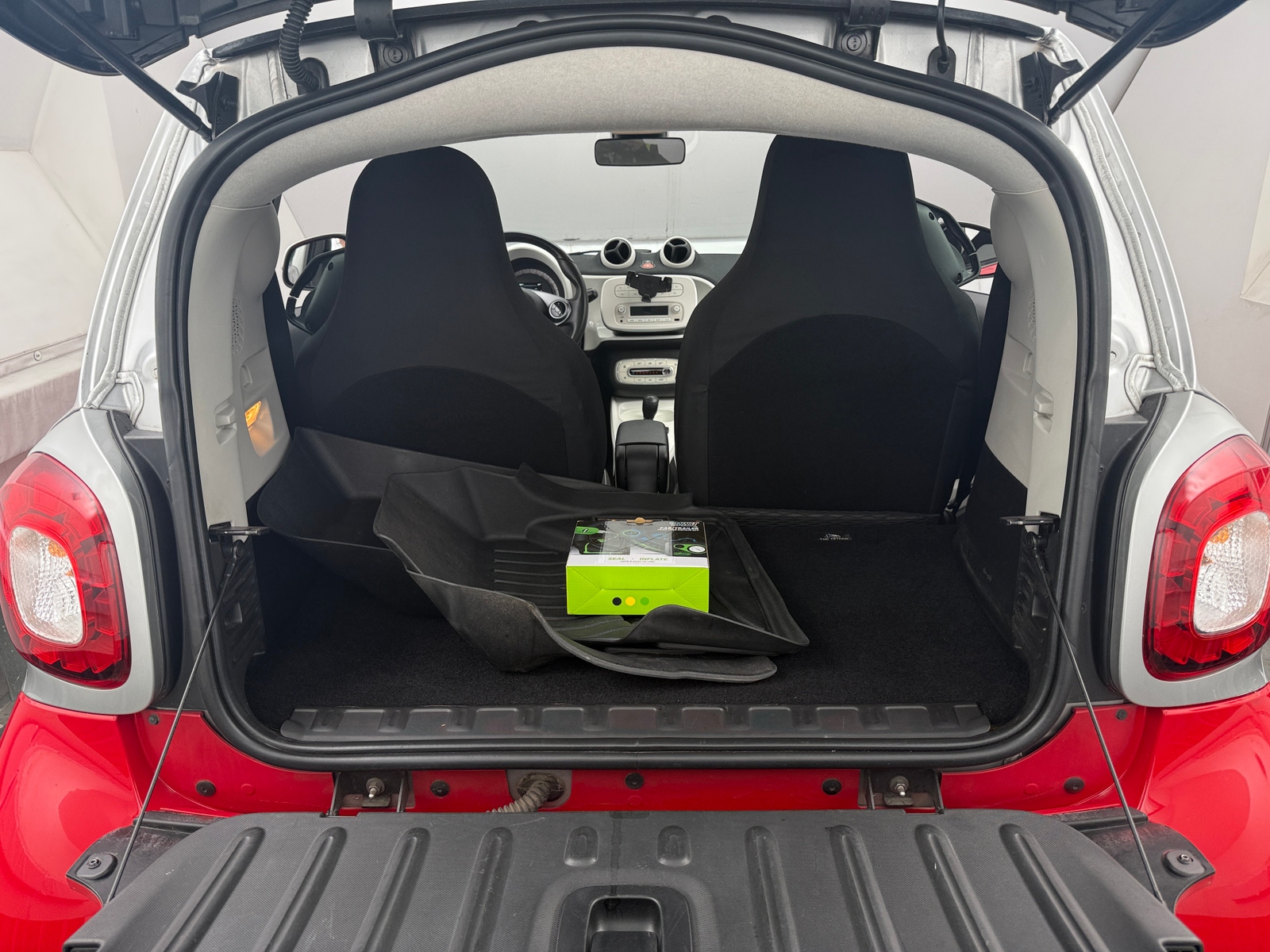 Thumbnail: 2017 smart fortwo - 6