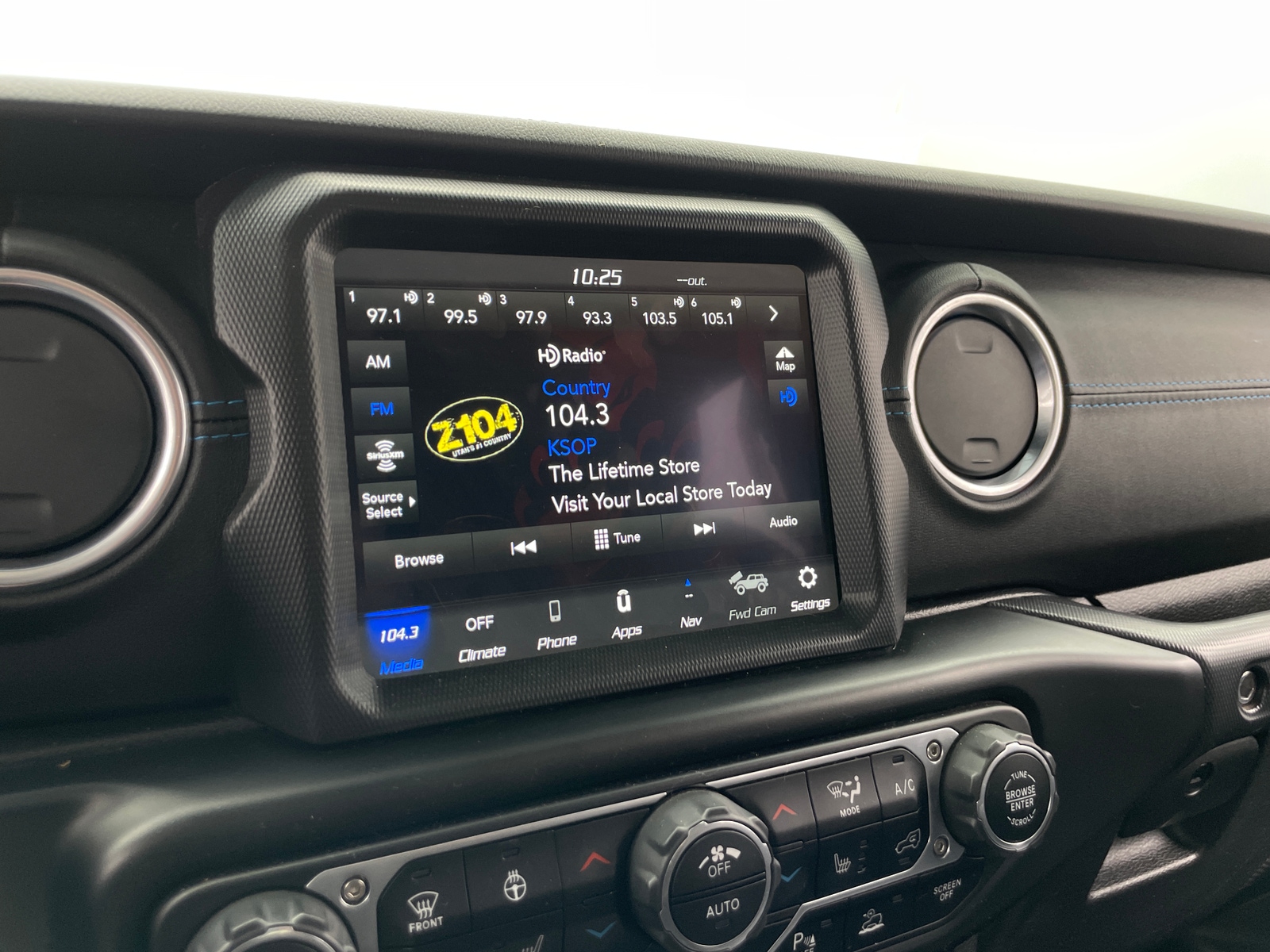 Thumbnail: 2022 Jeep Wrangler - 3