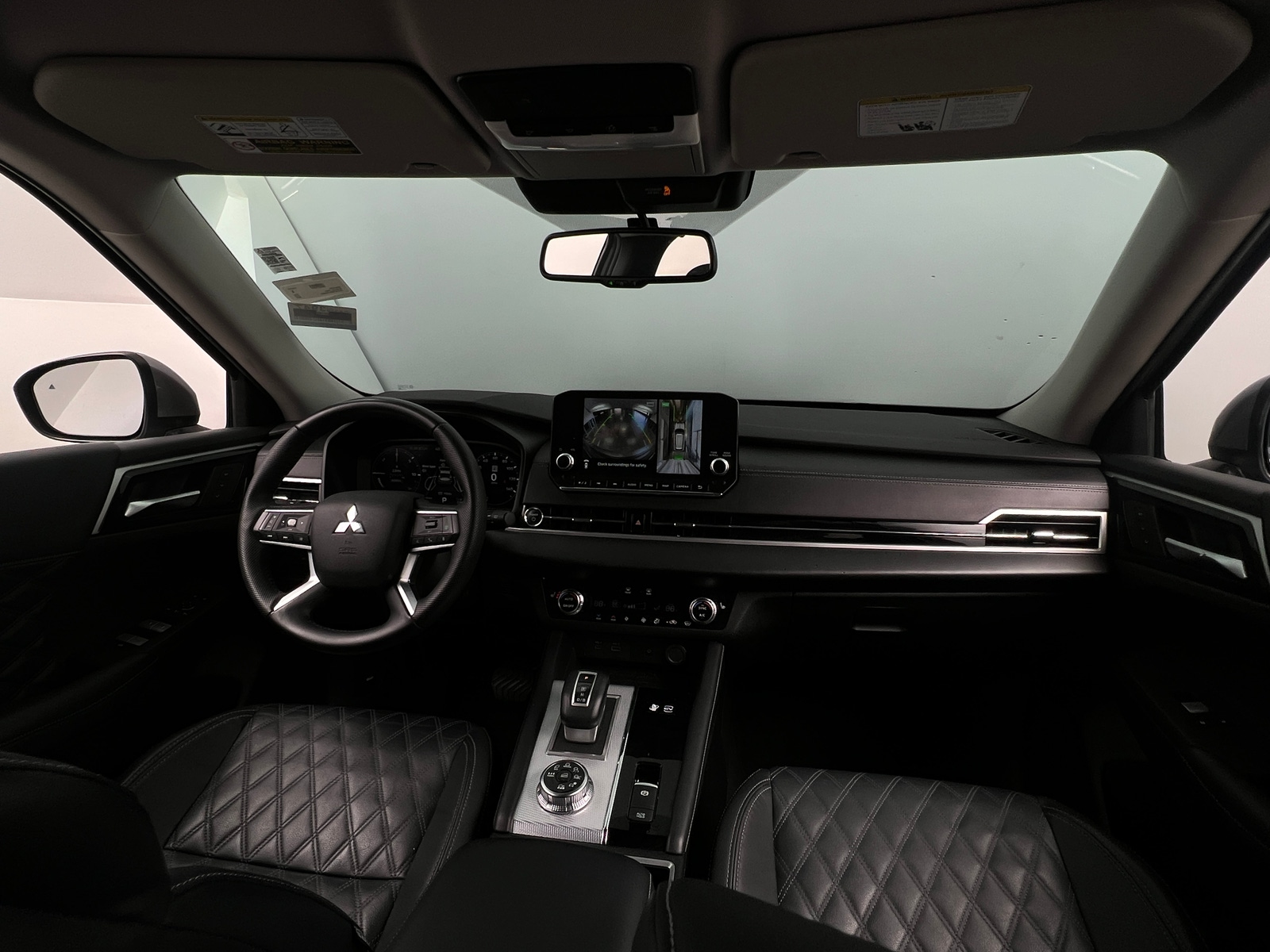 Thumbnail: 2023 Mitsubishi Outlander - 2