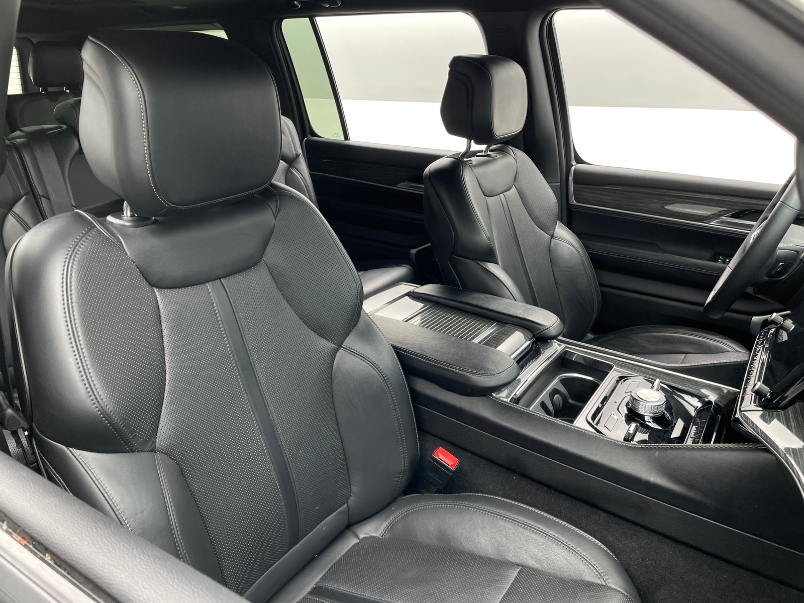 Thumbnail: 2022 Jeep Wagoneer - 2