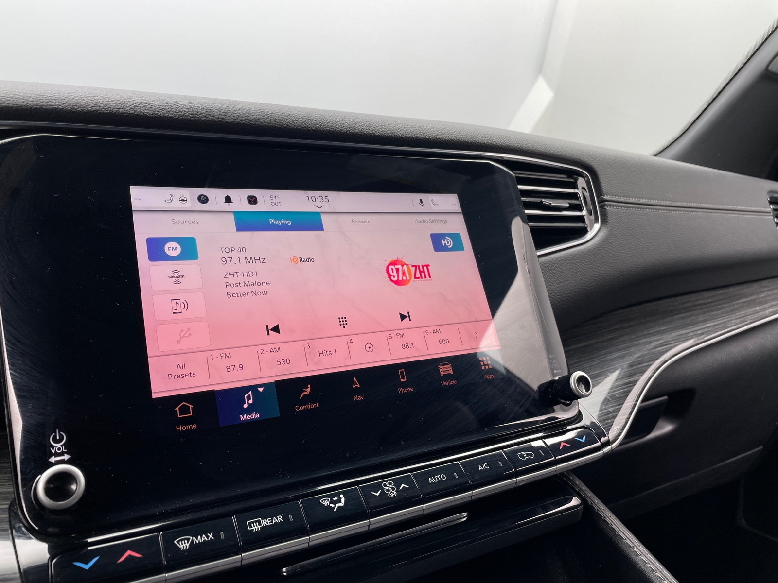 Thumbnail: 2022 Jeep Wagoneer - 4