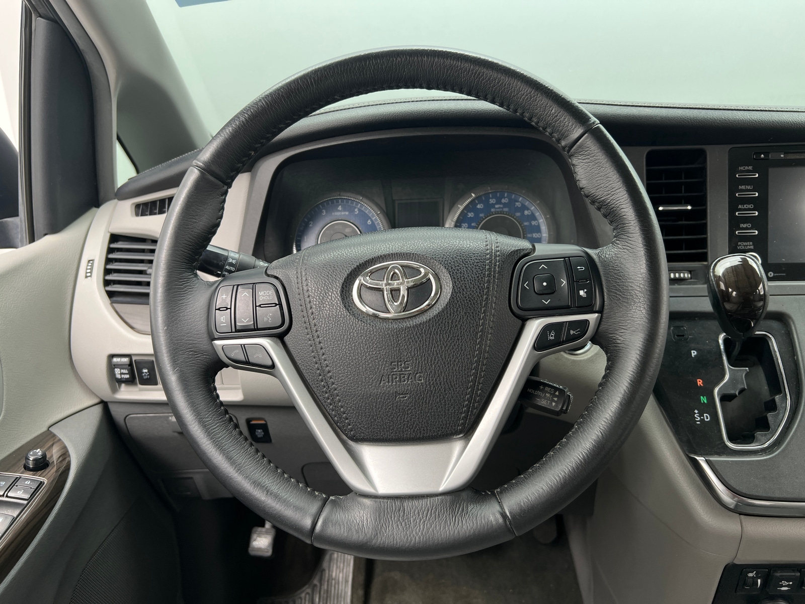 Thumbnail: 2018 Toyota Sienna - 4