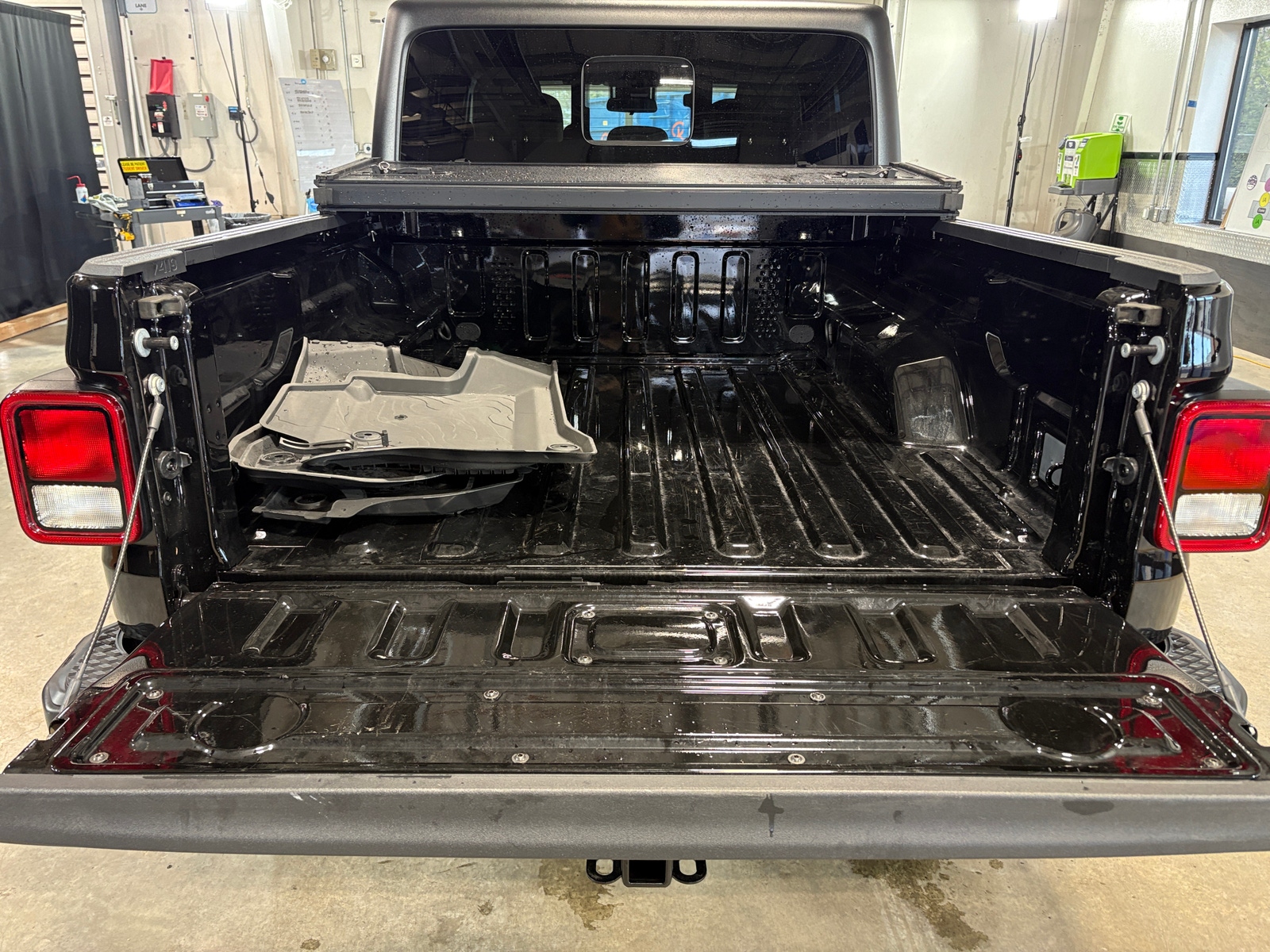 Thumbnail: 2024 Jeep Gladiator - 7