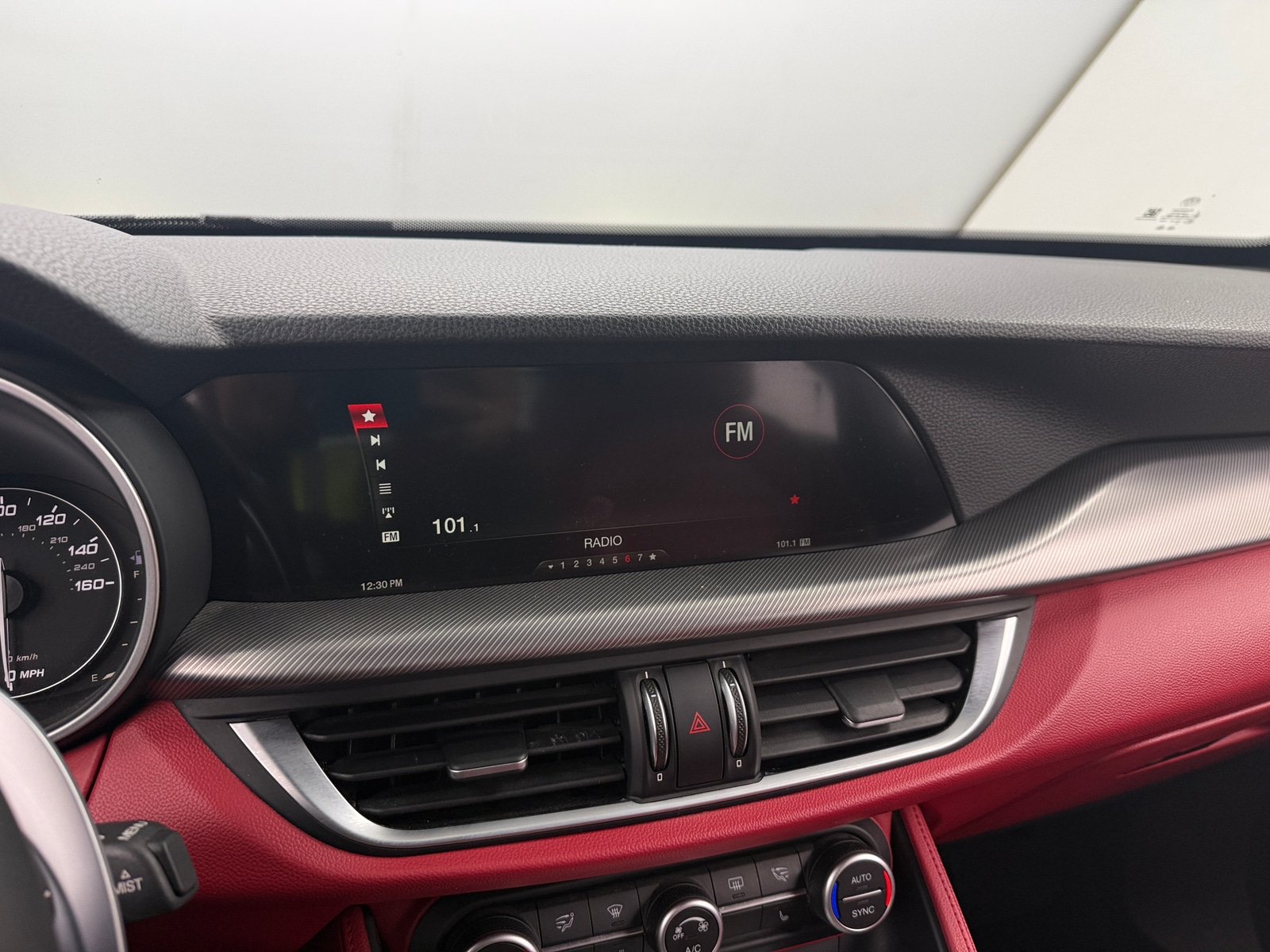 Thumbnail: 2019 Alfa Romeo Stelvio - 3