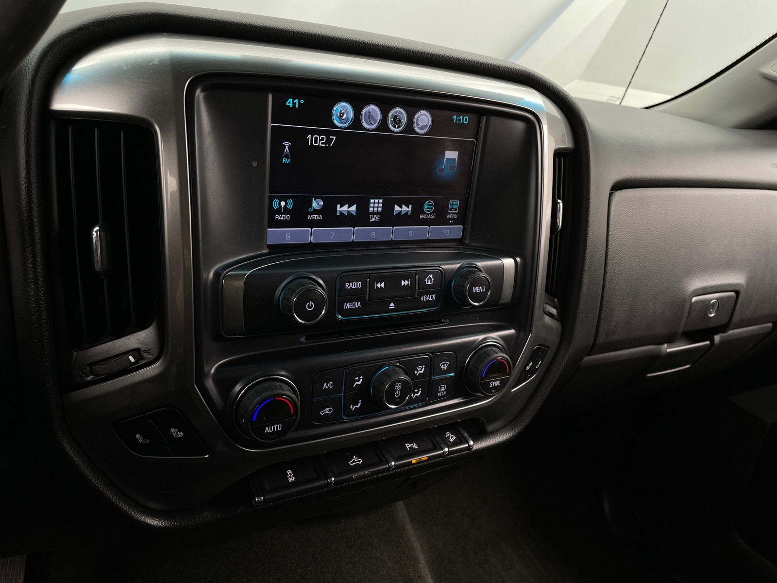 Thumbnail: 2017 Chevrolet Silverado 1500 - 4