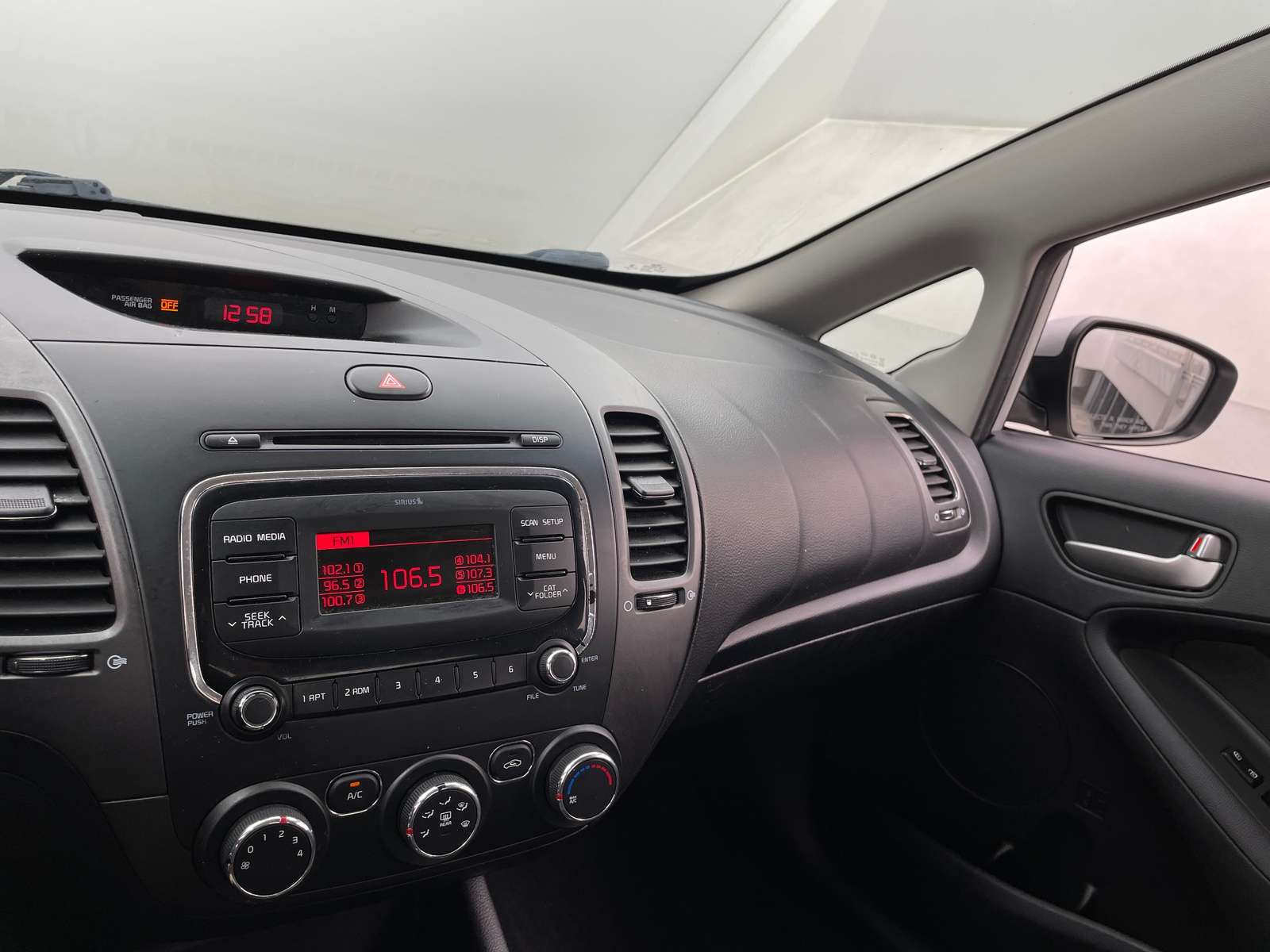 Thumbnail: 2018 Kia Forte - 4