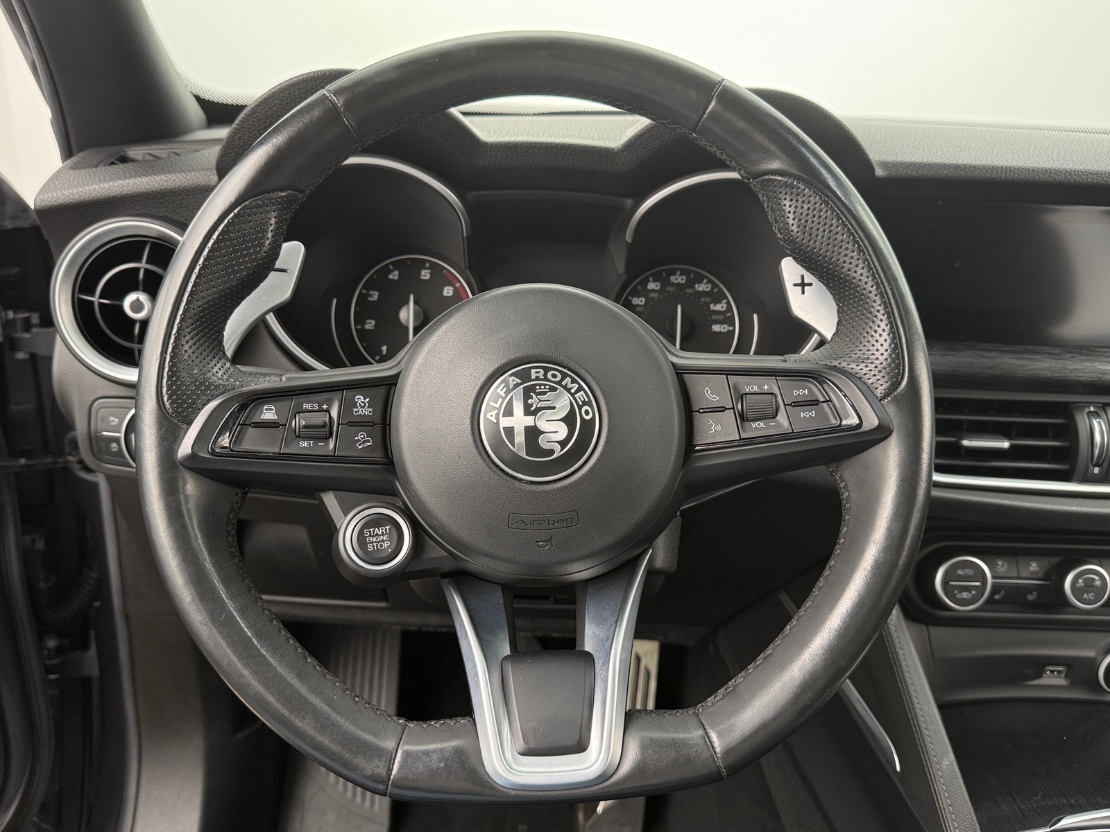 Thumbnail: 2022 Alfa Romeo Stelvio - 4