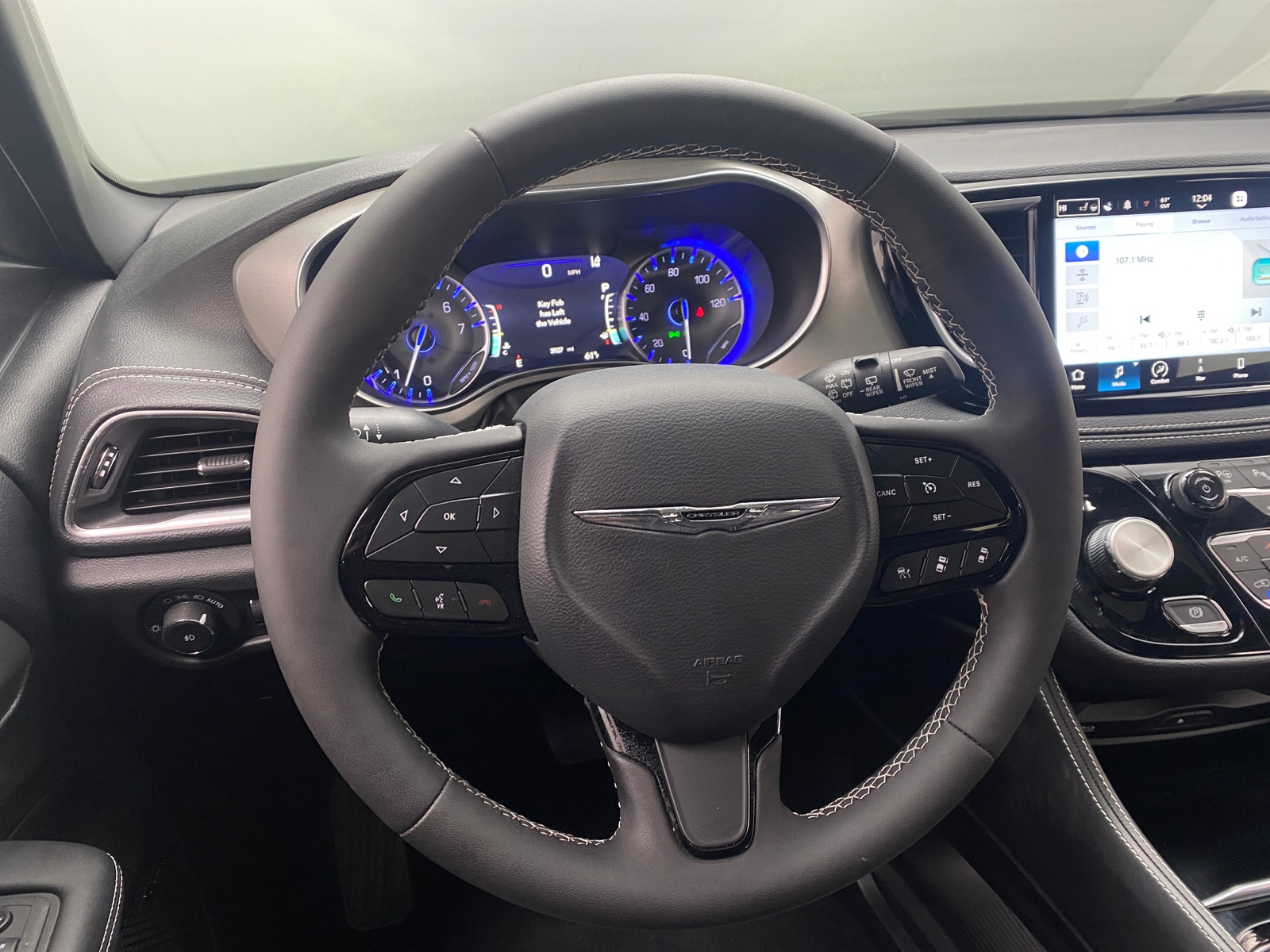 Thumbnail: 2023 Chrysler Pacifica - 4