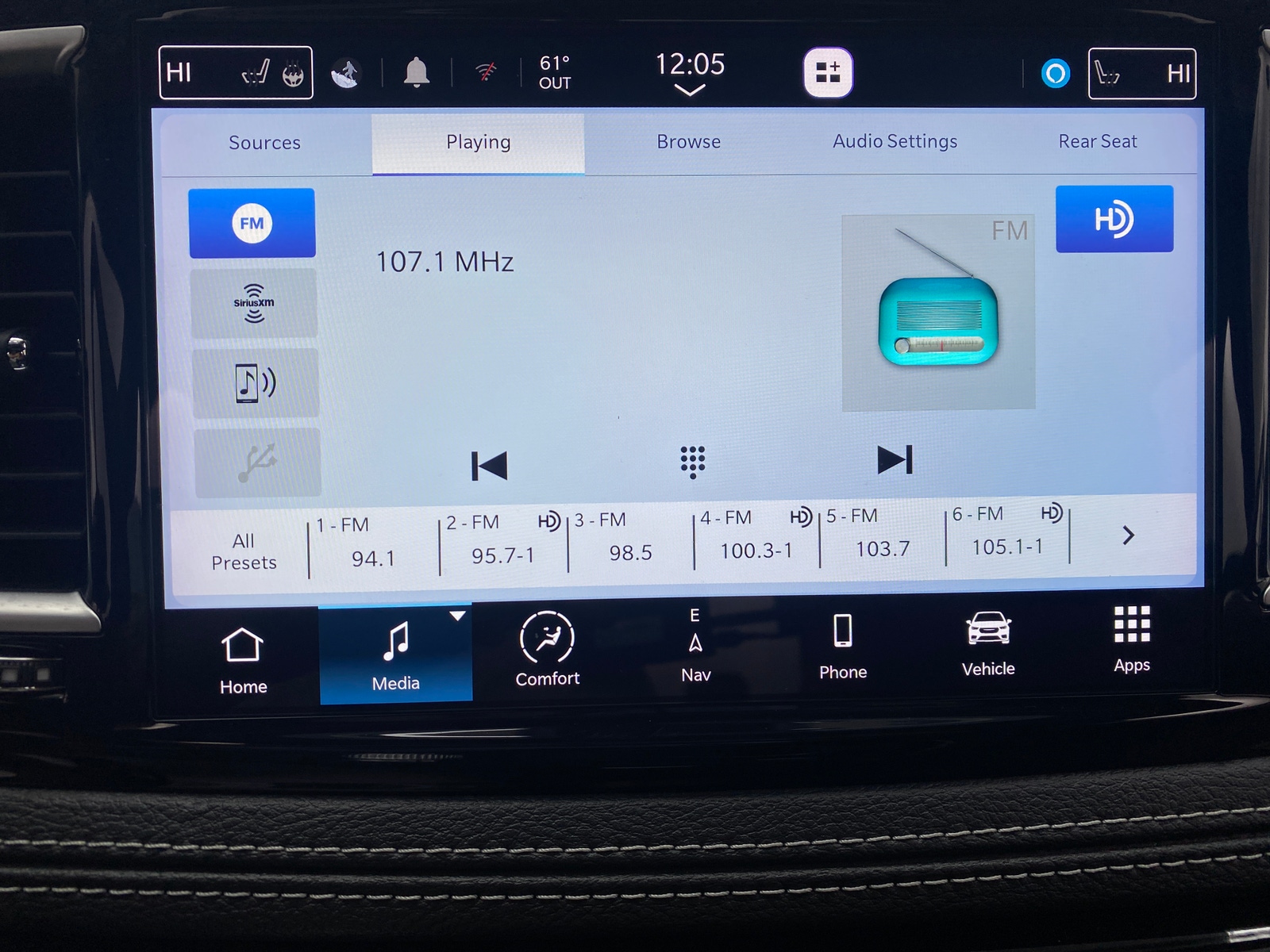 Thumbnail: 2023 Chrysler Pacifica - 3