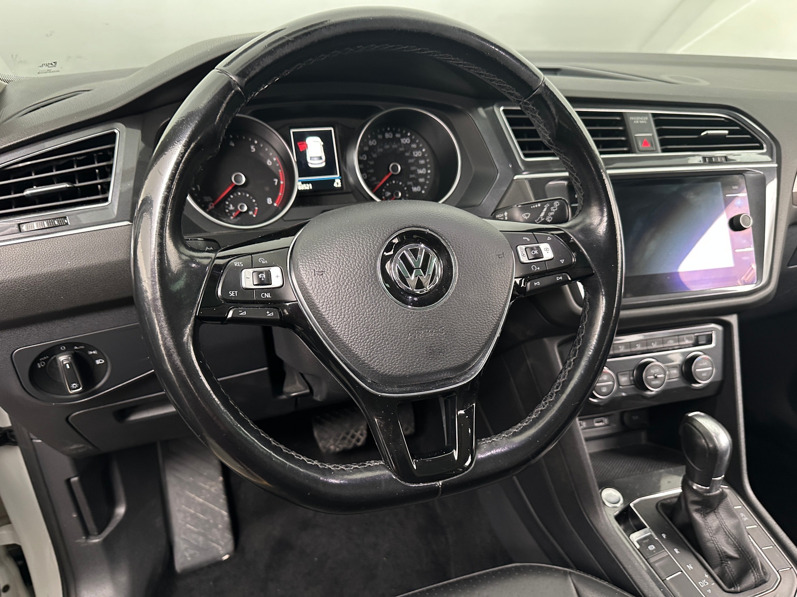 Thumbnail: 2018 Volkswagen Tiguan - 4