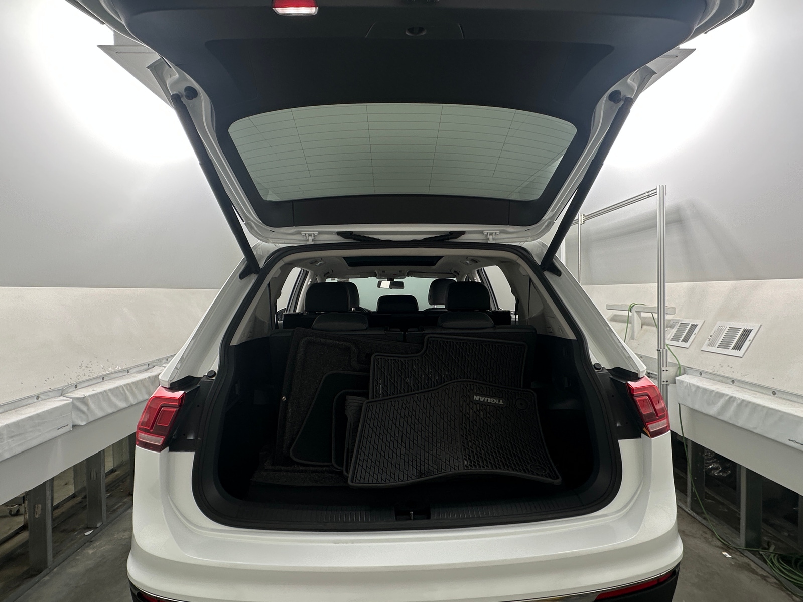 Thumbnail: 2018 Volkswagen Tiguan - 6