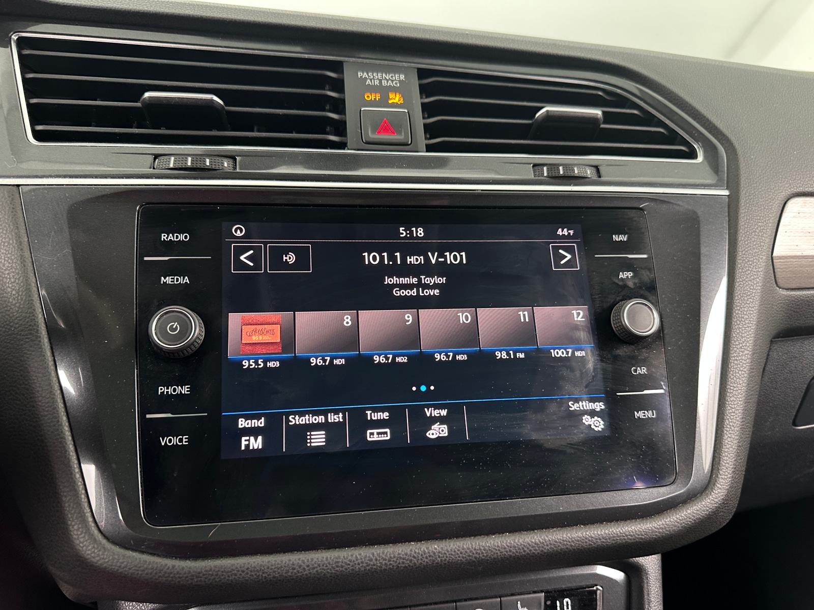 Thumbnail: 2018 Volkswagen Tiguan - 3