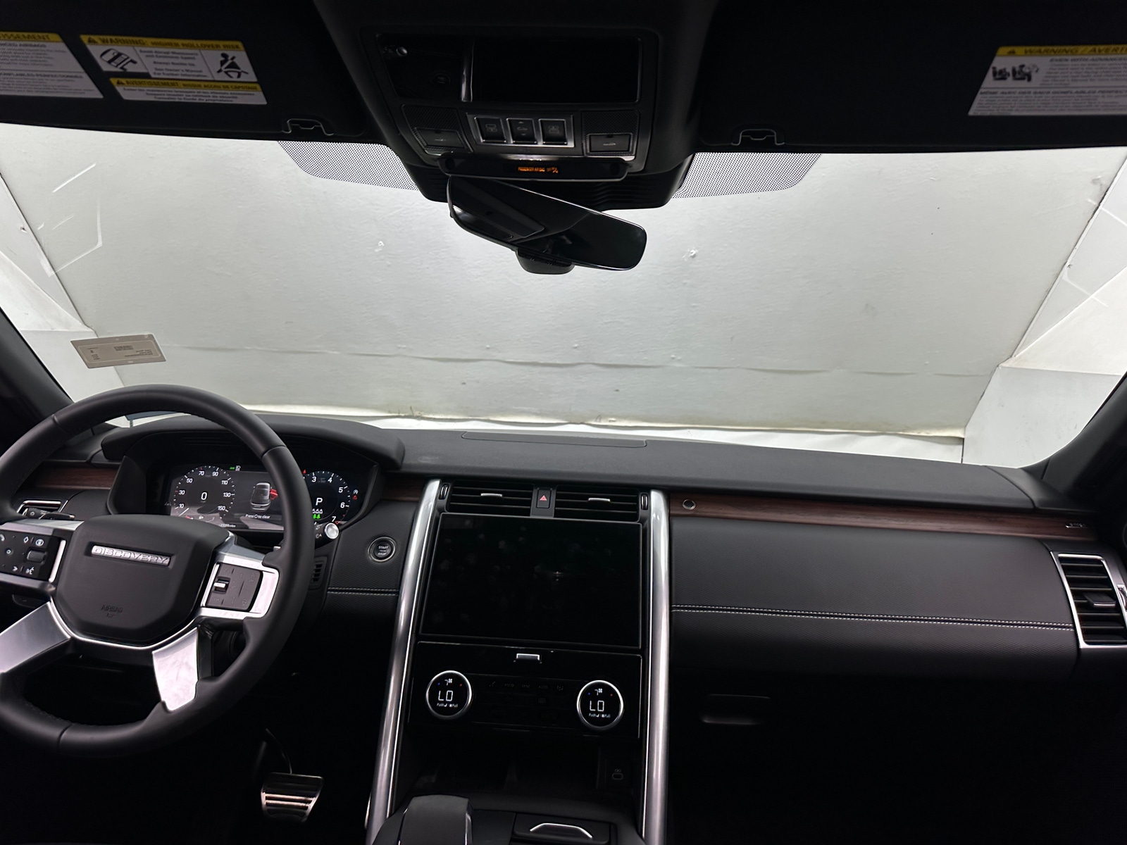 Thumbnail: 2024 Land Rover Discovery - 2