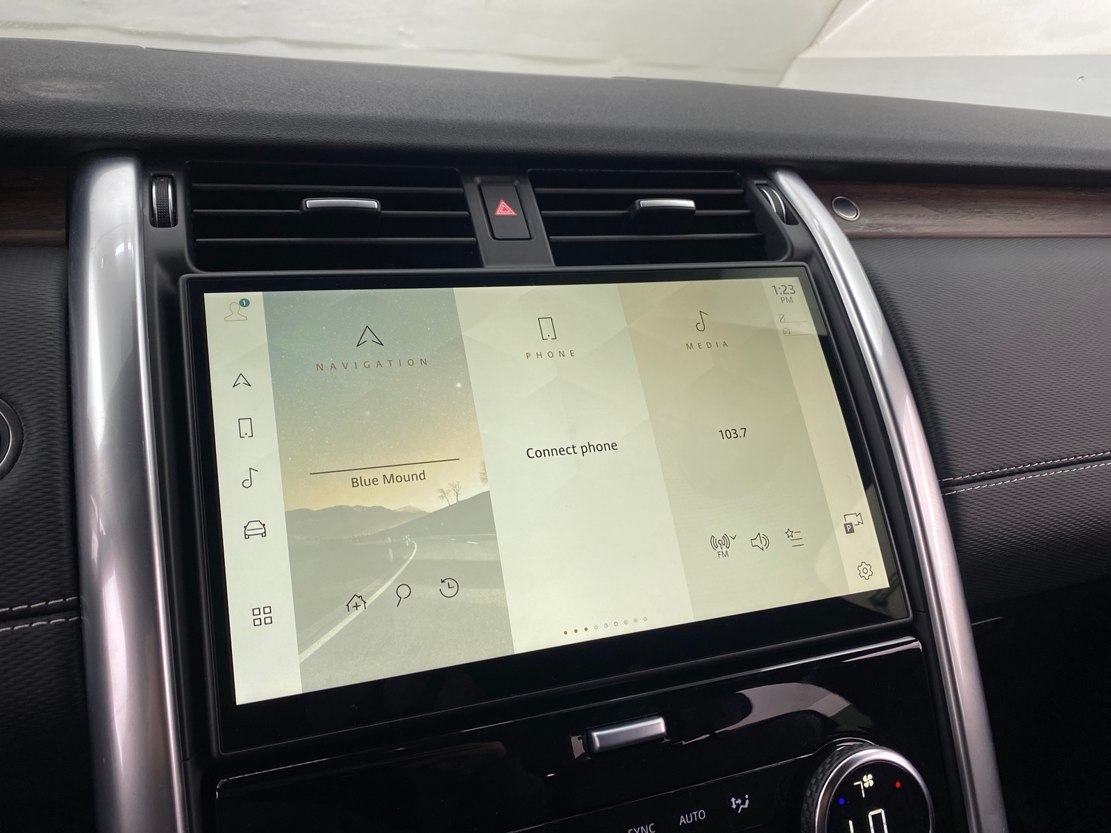 Thumbnail: 2024 Land Rover Discovery - 3