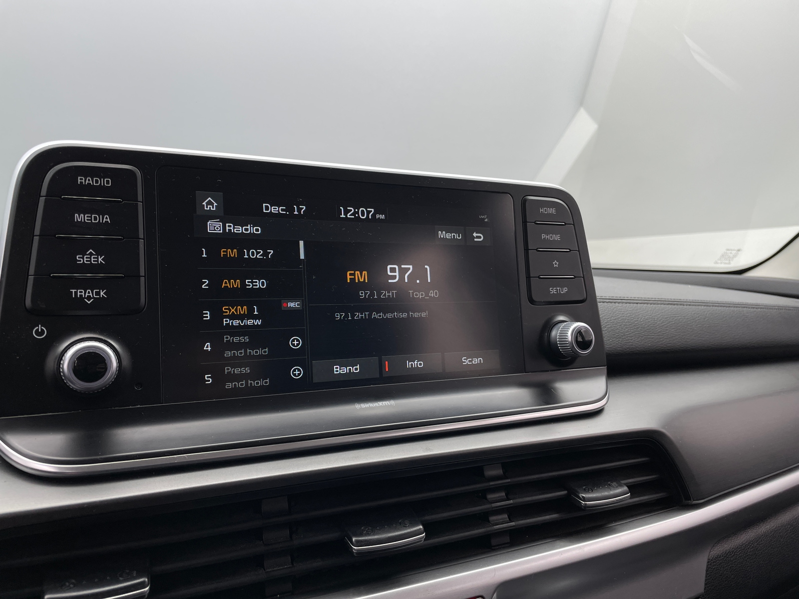 Thumbnail: 2020 Kia Telluride - 3