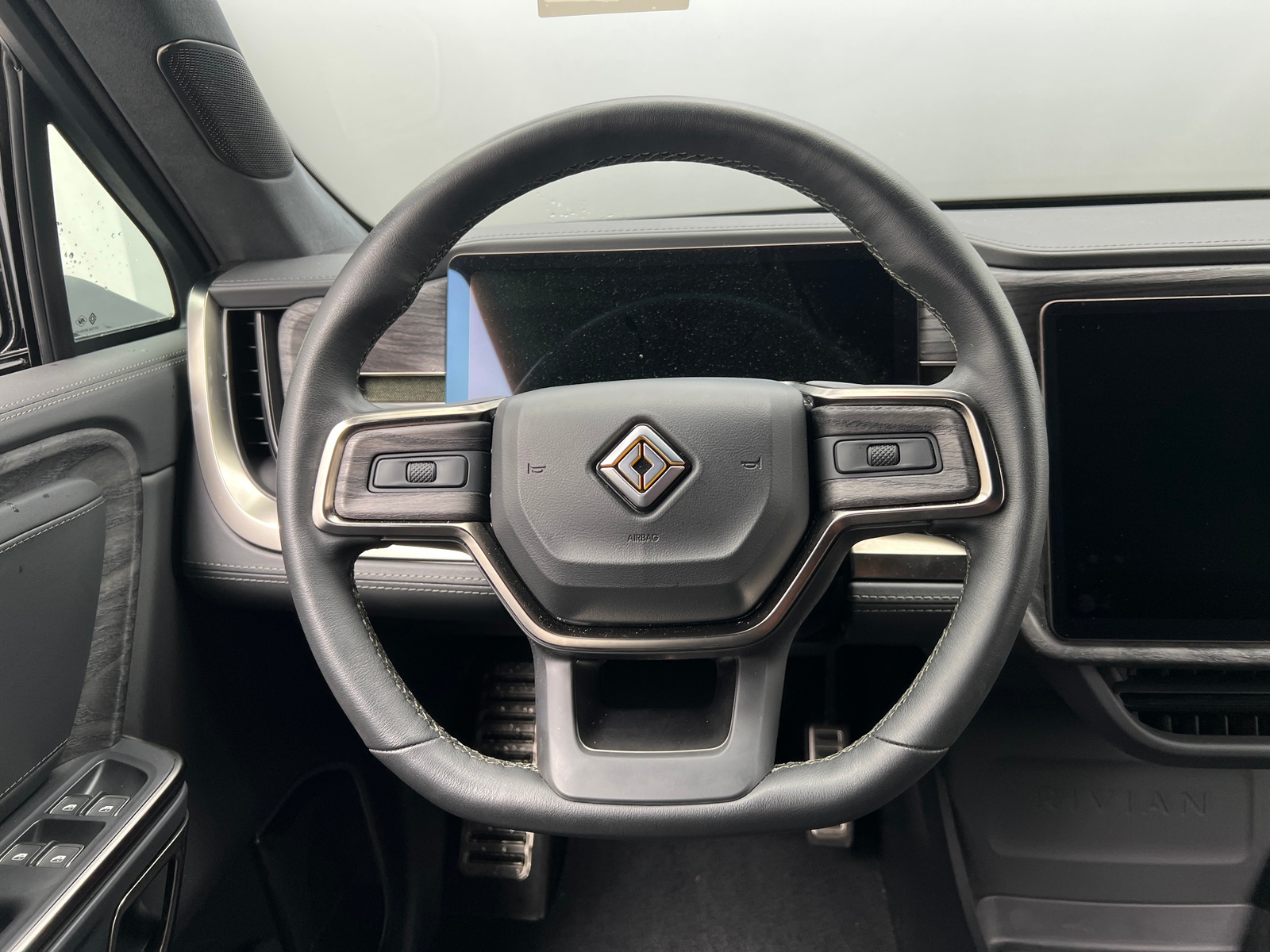 Thumbnail: 2022 Rivian R1T - 4