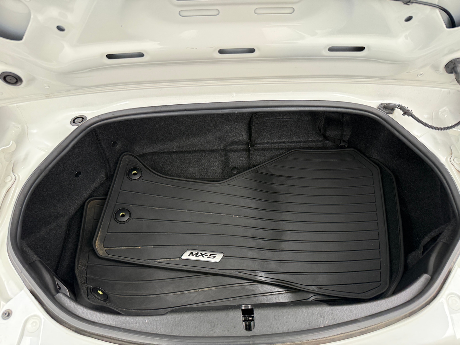 Thumbnail: 2021 Mazda MX-5 Miata - 4