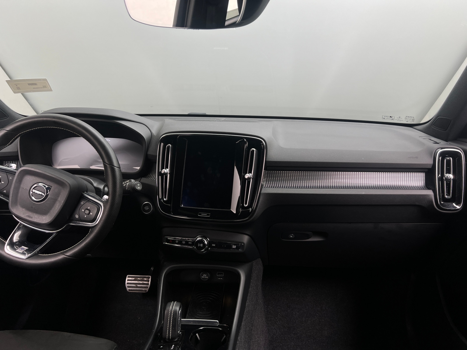 Thumbnail: 2019 Volvo XC40 - 3